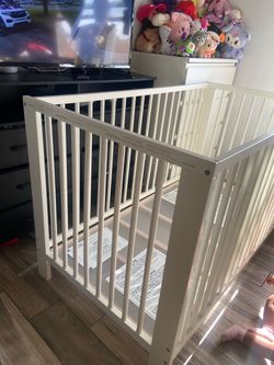 baby crib
