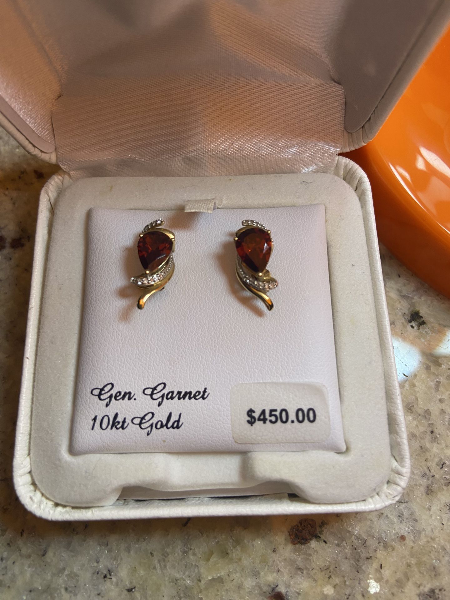 10k Gold Garnet & Diamond Accent Teardrop Earrings (Price Negotiable)