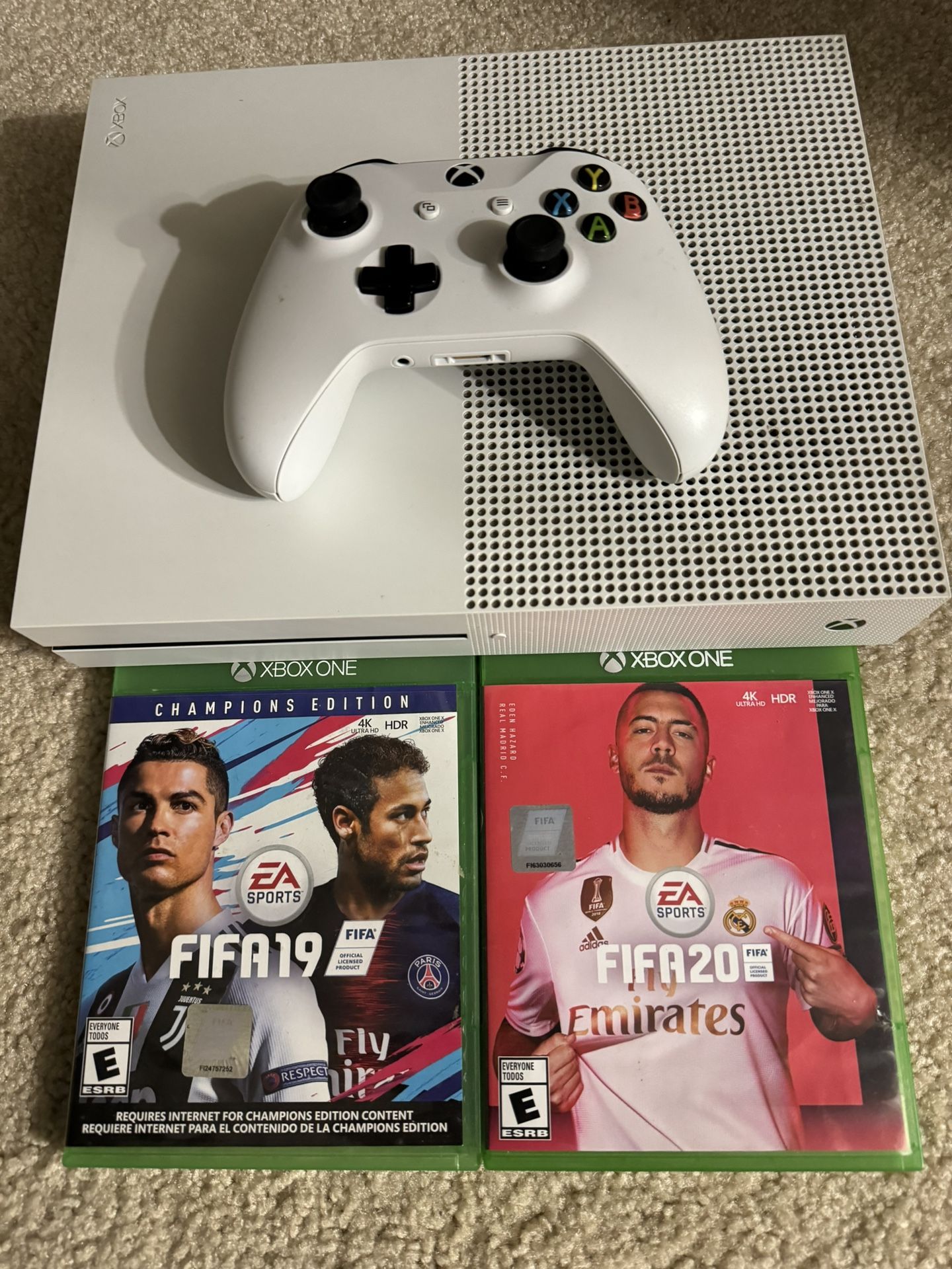 XBOX One S 1 TB + Fifa 19&20