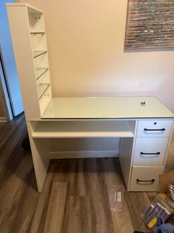 Professional Nail Desk (Customer Sits Across)