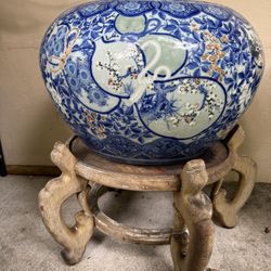Vintage Chinese Ceramic Pot 