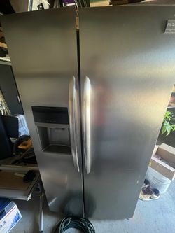 Frigidaire Refrigerator - Pickup In 90047