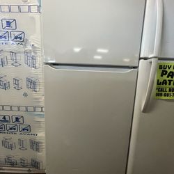WHITE 2 DOOR REFRIGERATOR 