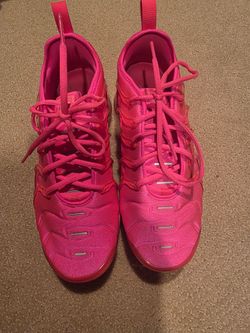 Like new Womens hot pink air Max's tennis shoes. Size 9.5