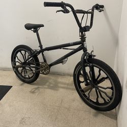 Vintage Mongoose BMX Freestyle Bike w/ Mag Wheels & Steel Pegs