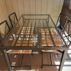 Metal/Glass Dinning Table With Chairs