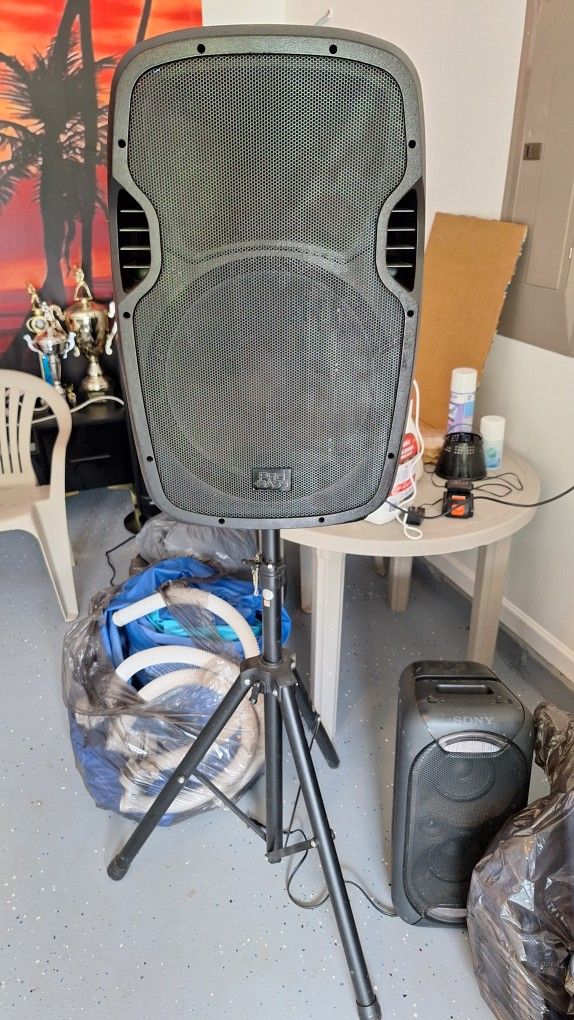 Speaker With Stand
