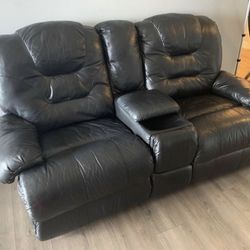 Leather recliner loveseat/couch Free Delivery 🚚 