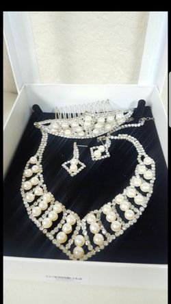 necklace set with earring and hair piece