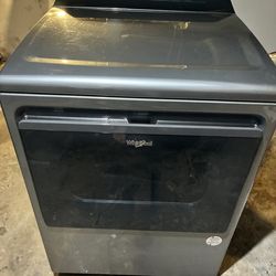 Used Whirlpool Smart Capable 7.4-cu ft Vented Electric Dryer with Steam Cycle