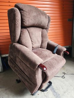 Lift Assist Recliner Chair/ Massage & Heat FREE DELIVERY