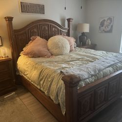 California King Hand Carved Details Bed Frame with Mattress