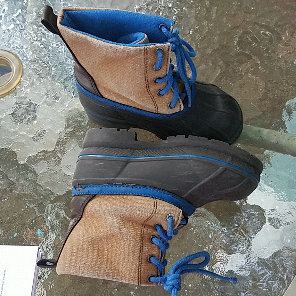 Snow boots for kids size 11