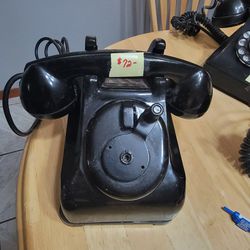 Vintage black heavy crank telephone $72
Pick up in Harlingen near Walmart.
Antiques, Telephones and Flags