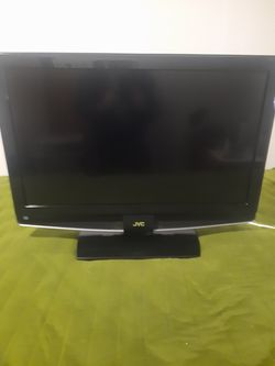JVC  32" LCD Flat Screen  w/ Remote and Owners Manual.