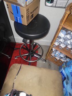 Adjustable turning barstool