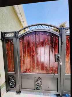 Side gate