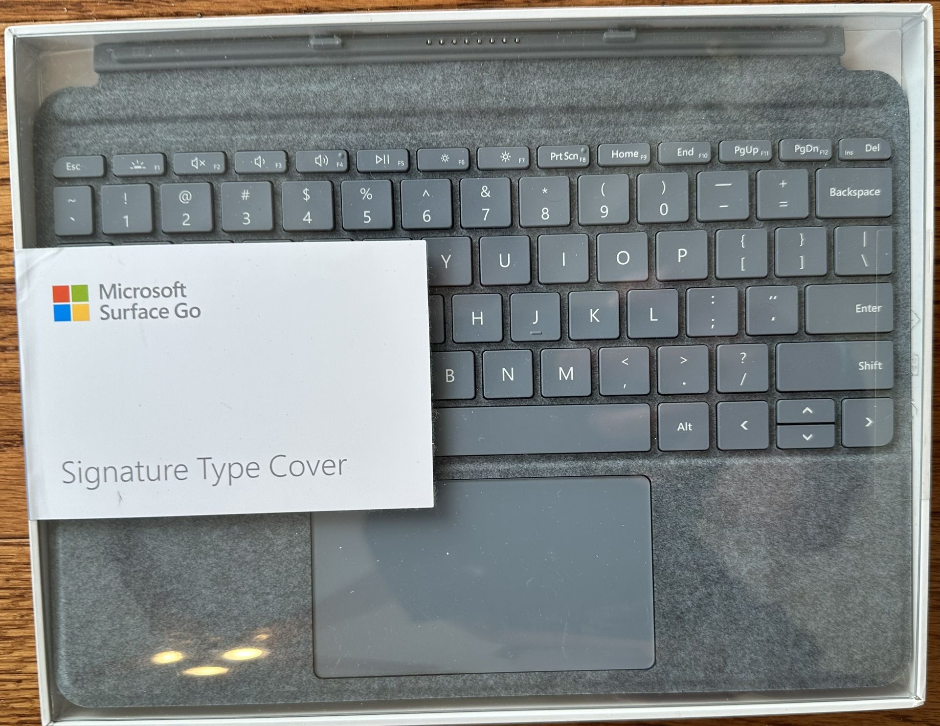 Microsoft Surface GO, Signature Type Cover/Keyboard