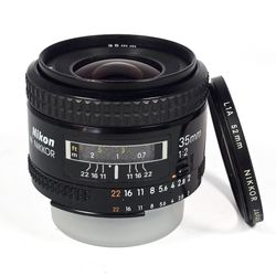 Near MINT Nikon AF 35mm f/2 Nikkor FAST Wide Angle Lens w/ Nikon Filter - DSLR & SLR - AF Mount