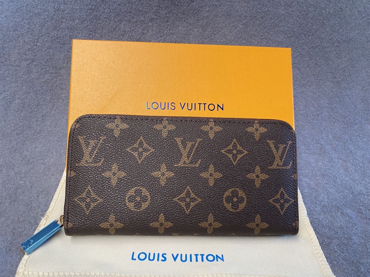 WOMENS ZIP UP LOUIS VUITTON WALLET