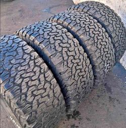 30x9.50/15 Bfgoodrich ko2 tires Con 80% de Vida Las 4