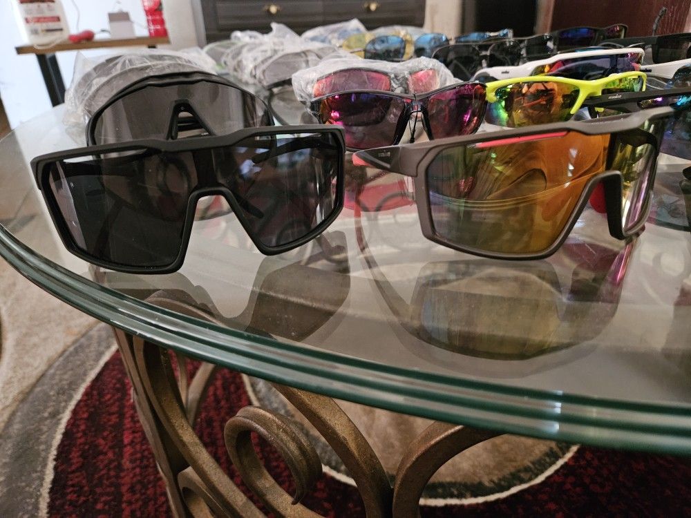 RESALE OPPORTUNITY 50 PAIRS GREAT QUALITY SUNGLASSES BLOW OUT ...LOOK!!!