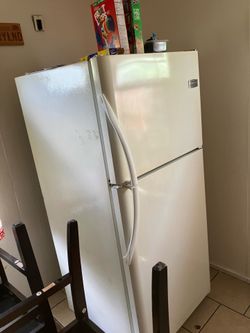 Used stove and refrigerator good condition