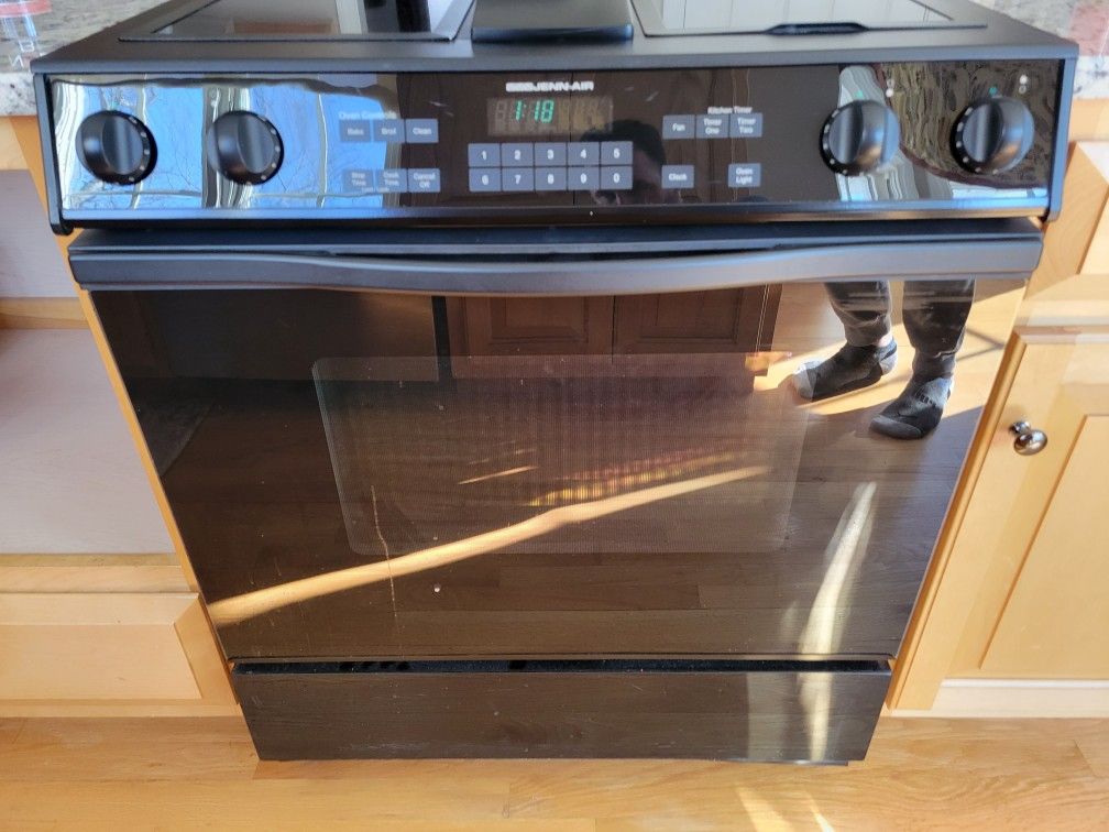 Jenn-Air Electric Range SVE47500b