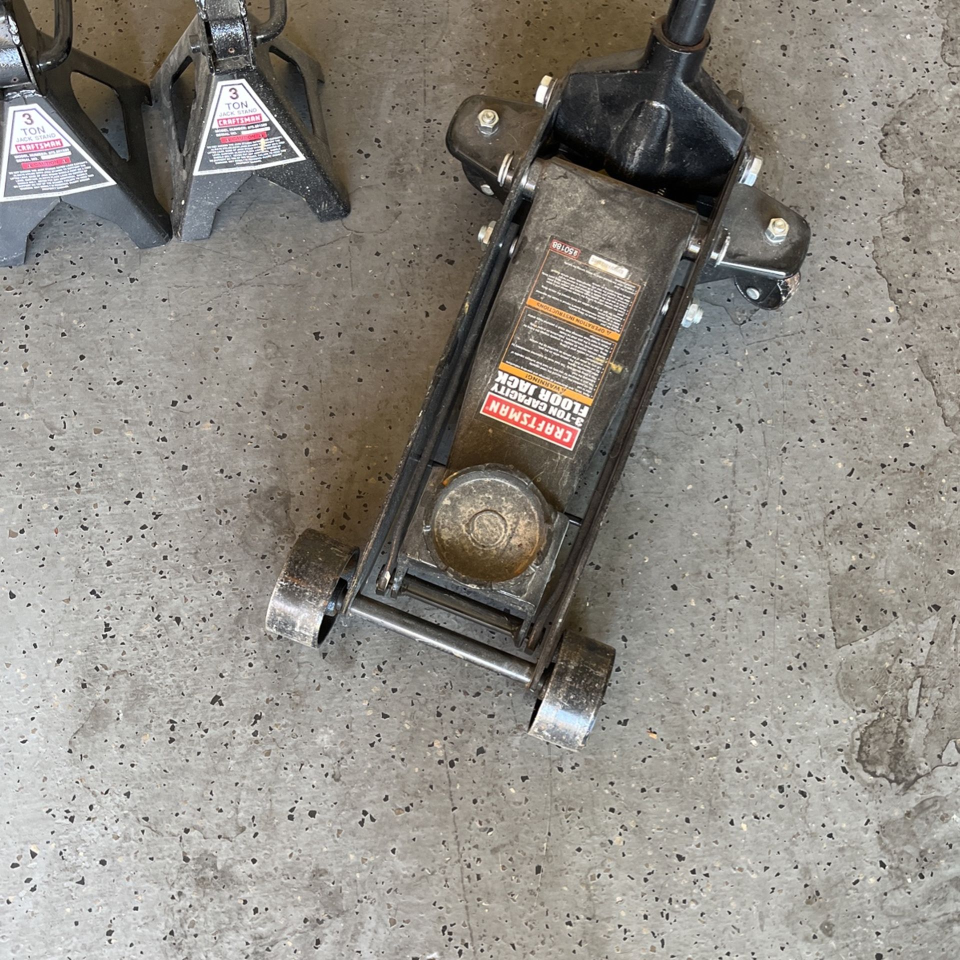 3 Ton Floor Jack With 3 Ton Jack Stands for Sale in Las Vegas, NV OfferUp