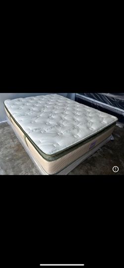 Queen organic elite superior hybrid cool gel memory foamm pillow top 14inch Matres!!