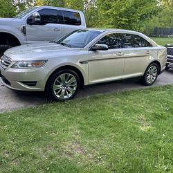 Ford Taurus Limited. 