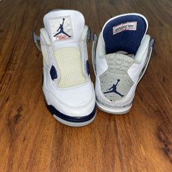 Air Jordan 4 “Midnight Navy”  Size 9