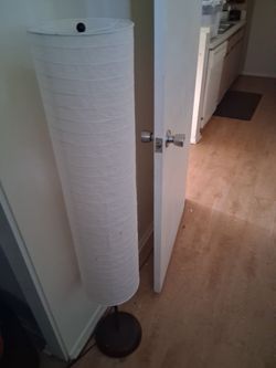 Floor lamp with foot pedal