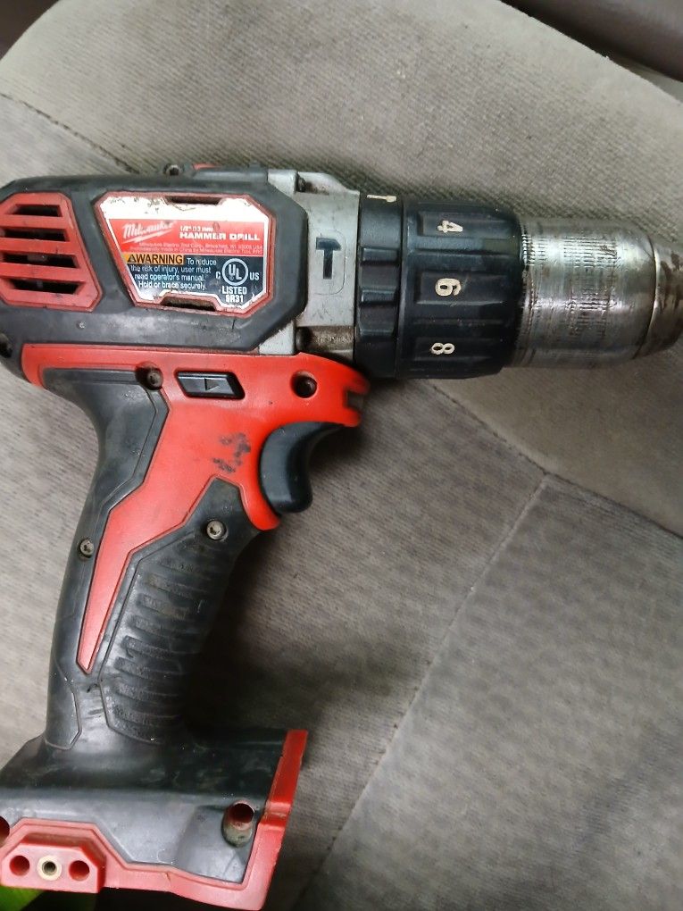 Milwaukee Hammer DRILL