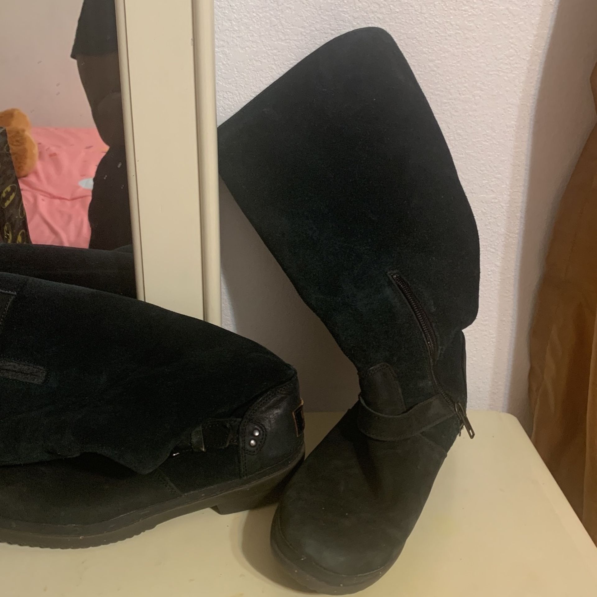 Women Black Suede Ugg Boots Size 8