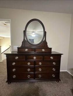Beautiful Solid Wood Bedroom Set – Great Condition!