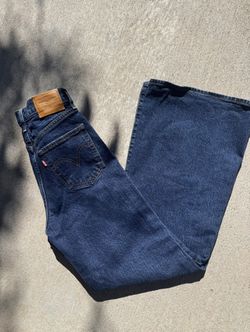 Levi’s Ribcage Bell “Premium”
