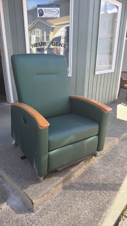 Medical/dialysis chair