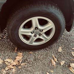 Lexus 5-Spoke Silver Alloy Wheel with Tire