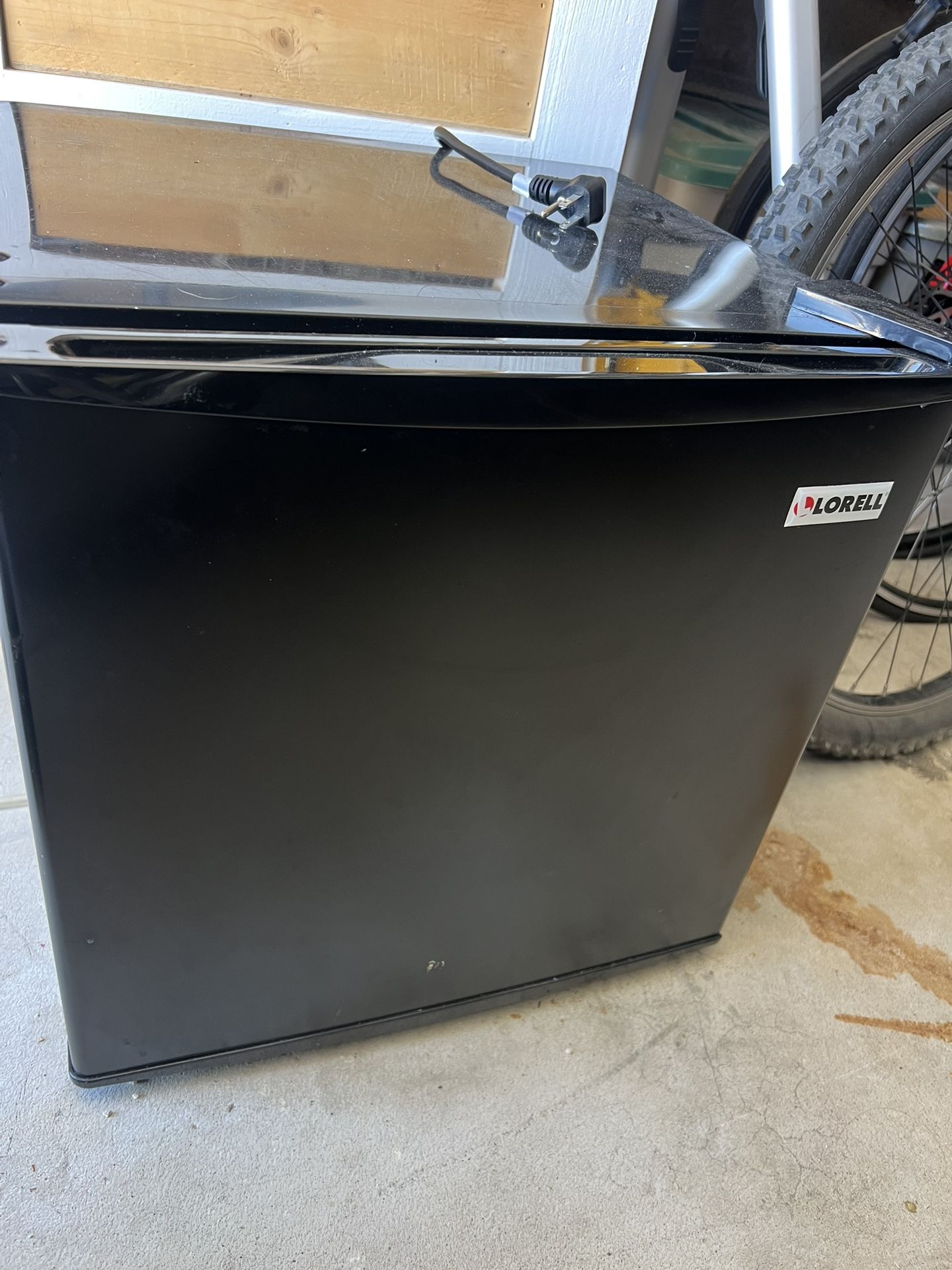 Lorell 1.6 cubic  Ft Refrigerator With Freezer- Used