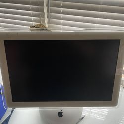 Apple Desktop With Keyboard 