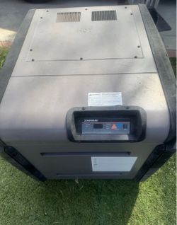 Hayward Universal H-Series 300,000 BTU Natural Gas Pool & Spa Heater – Good Working Condition Reliable, high-output Hayward Universal H-Series natural