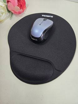 Black Ergonomic Mouse Pad with Wrist Rest. Gel Wrist Support Mouse Pad Non-slip