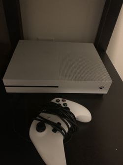 Xbox one s, turtle beach headset, monitor