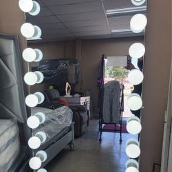 New Makeup Mirror With Bluetooth Sample Floor Only $550 Cash