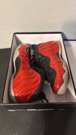Yeezy foams reds size 9