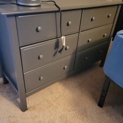 Crib/day bed and dresser