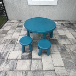 Kids’ Outdoor Table And Stools