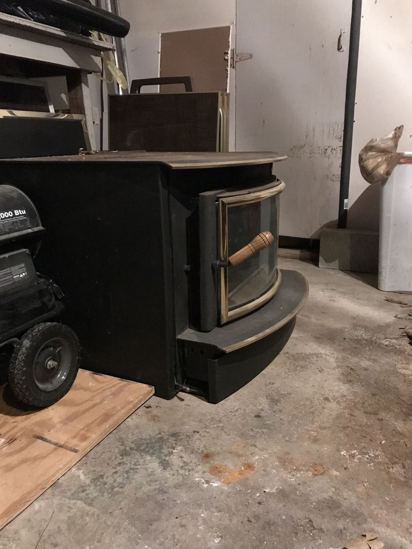 Derco grizzly wood burning stove for Sale in Beavercreek, OH - OfferUp