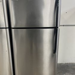 Refrigerator Frigidaire 30”